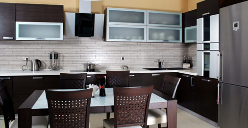 Modern Kitchen in Mahogany and Glass